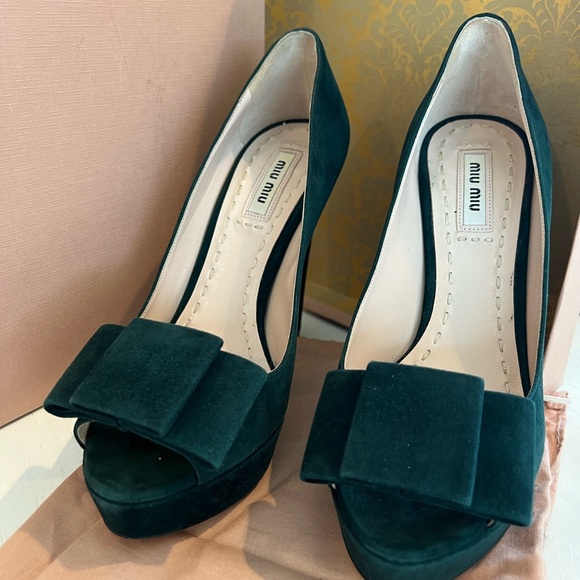 Miu Miu Women's Green Peep-Toe Heels - Picture 1 of 6